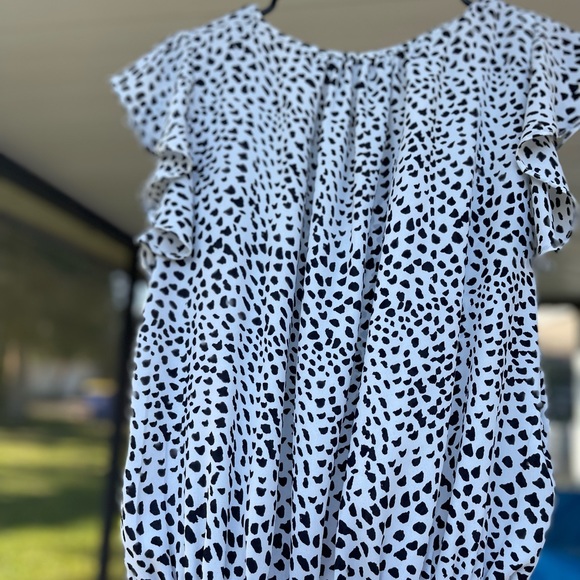 Rose and Olive flutter sleeve, animal printed top. In good condition SZ Large - Picture 2 of 13
